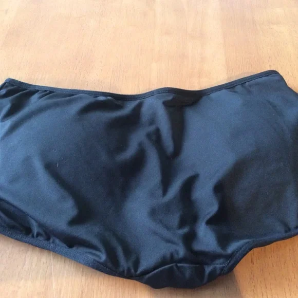 Fit Figure Enhancing Shorts - Picture 2 of 3